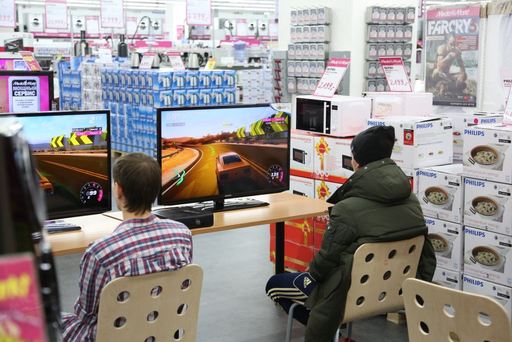 BUKA - Фотоотчёт с турнира по Forza Horizon в Екатеринбургском магазине MediaMarkt